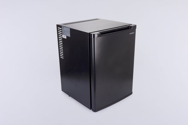 MINIBAR 40 LTS PTA ESTANDAR NEGRO EF CLASS A+